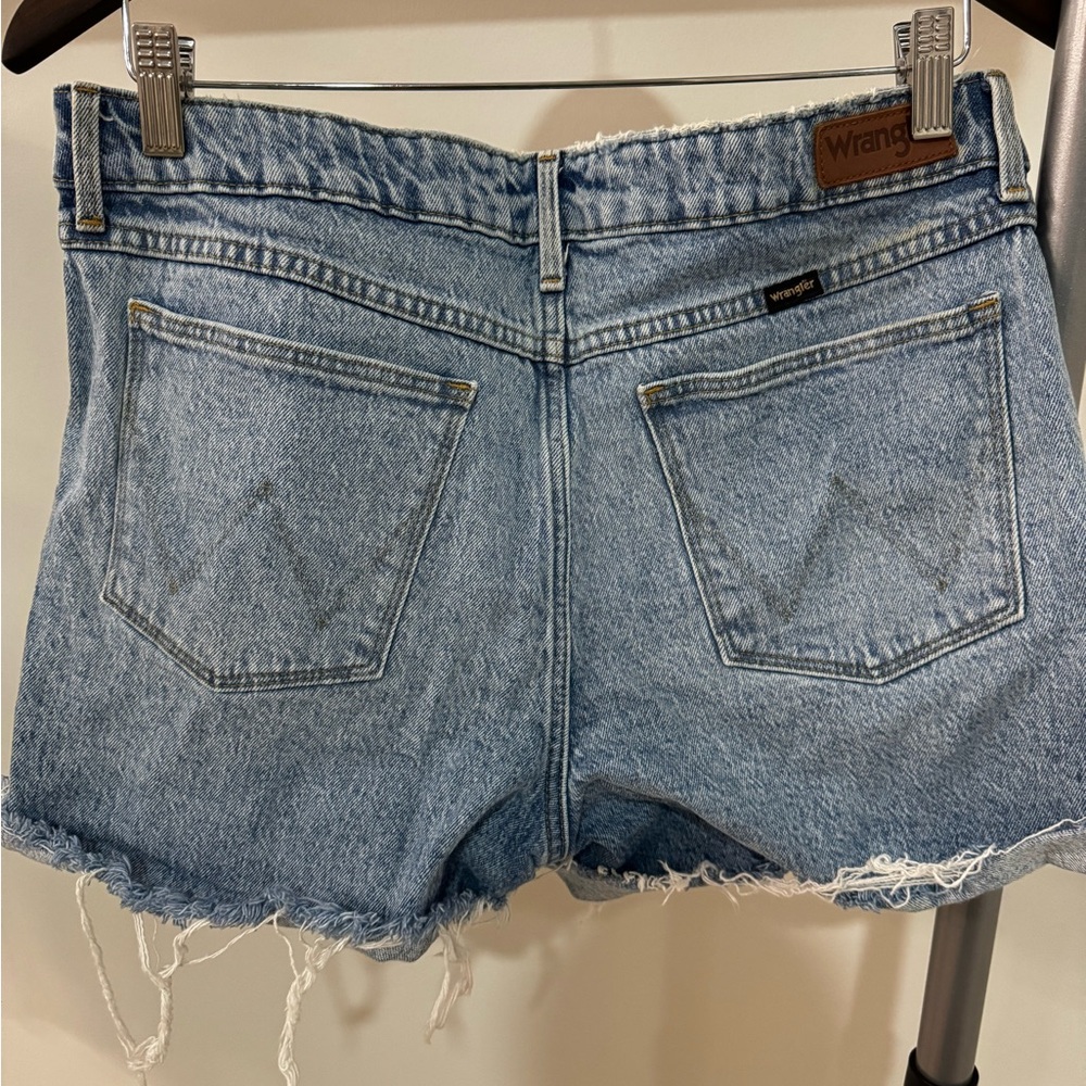 Wrangler Roll-Up Short - Picture 2 of 3